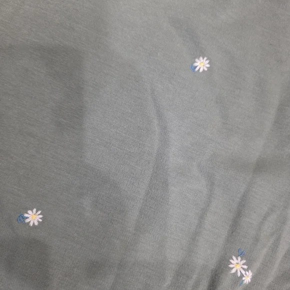 GV Daisy Embroidered Sweatshirt - Picture 3 of 4